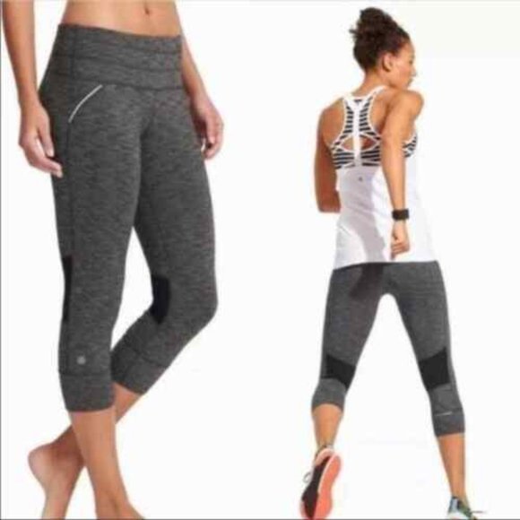 Athleta #862109 Gray Black Relay Capri Leggings Reflective Yoga Cropped … - Picture 13 of 15